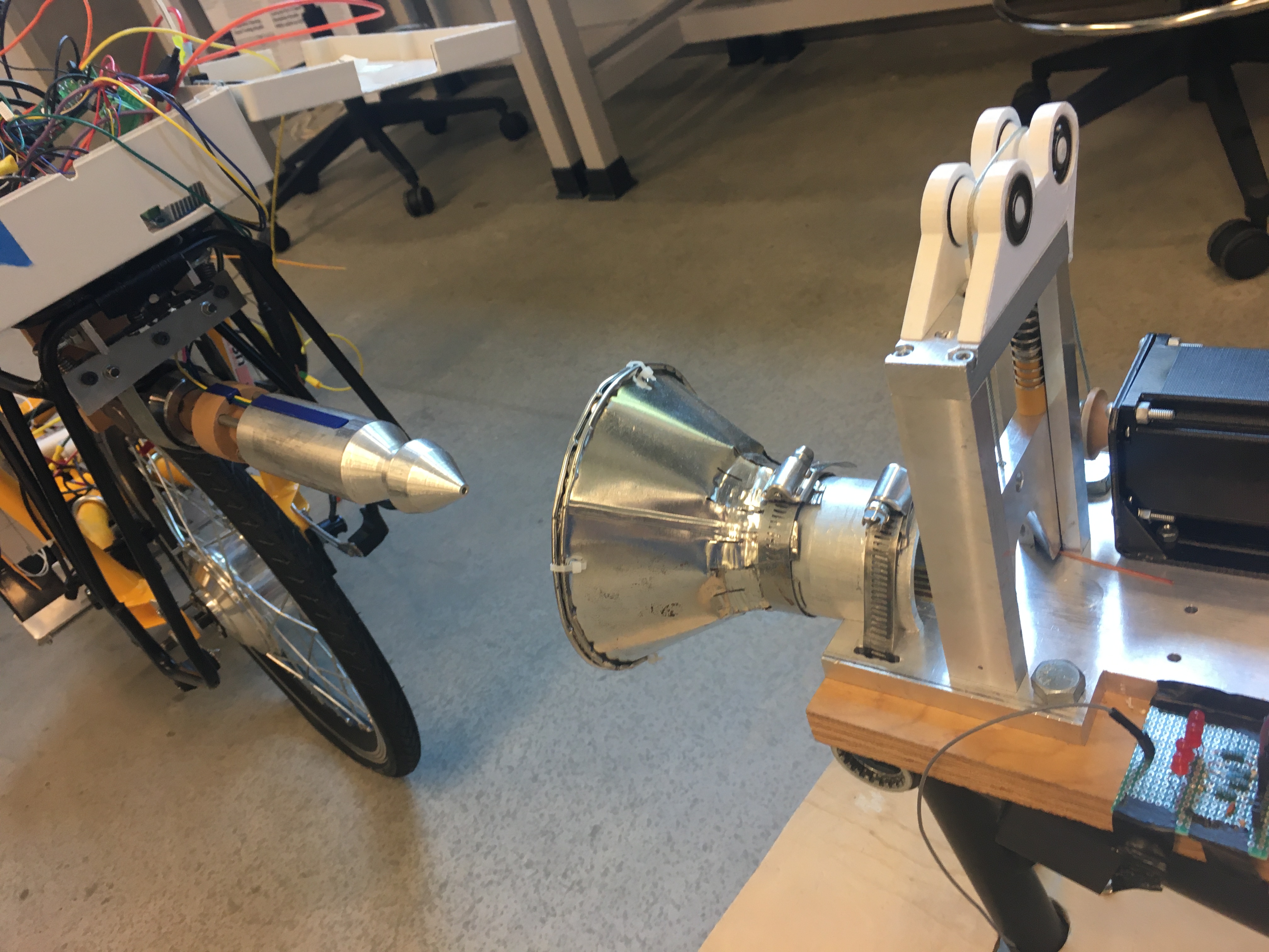 The coupling system between two autonomous trikes.